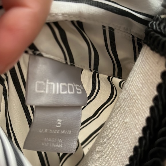 Chicos size 3 soft stretchy shirt. Lightweight. Summer ready - Picture 3 of 5